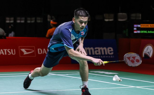 员努力拼抢 员努力拼抢