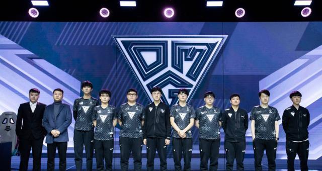 的前锋在整 的前锋在整